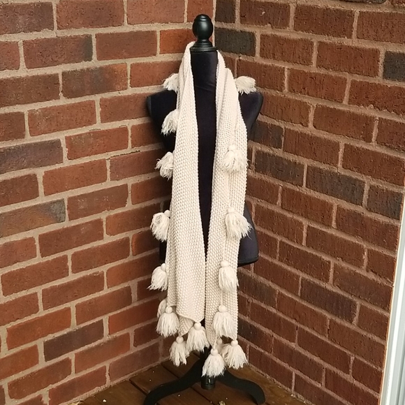 Dusty Pink Tassel Scarf EUC - Picture 4 of 4